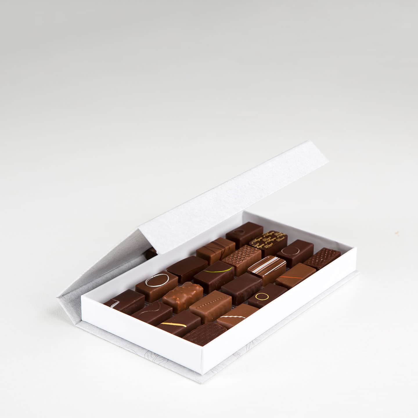 Assortiment Chocolats Noir et Lait 150g - 20 pièces