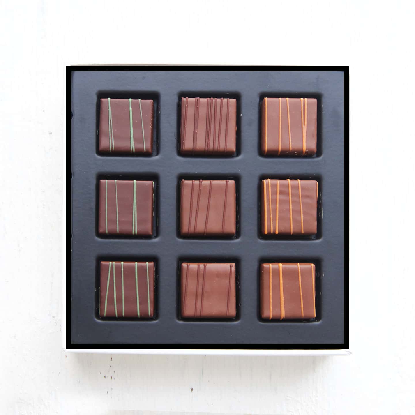 Assortiment Chocolats Noir et Lait Pâte d'Amande 45g - 9 pièces