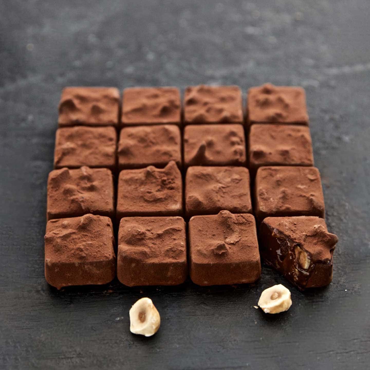 Ganache Chocolat Noir Caramel Miel Noisette 145g - 16 pièces Pavé