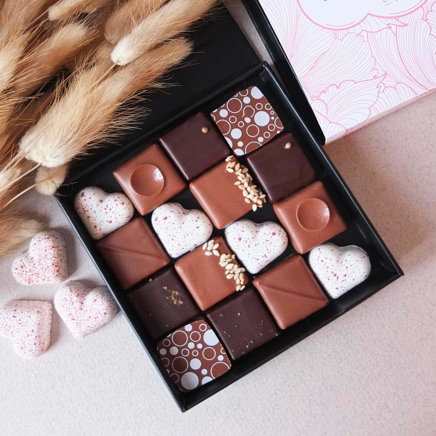 Assortiment Chocolats Noir et Lait Saint Valentin 80g - 16 pièces L'Attrape Coeurs