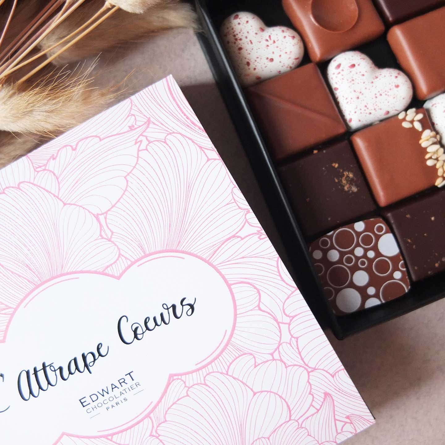 Assortiment Chocolats Noir et Lait Saint Valentin 80g - 16 pièces L'Attrape Coeurs