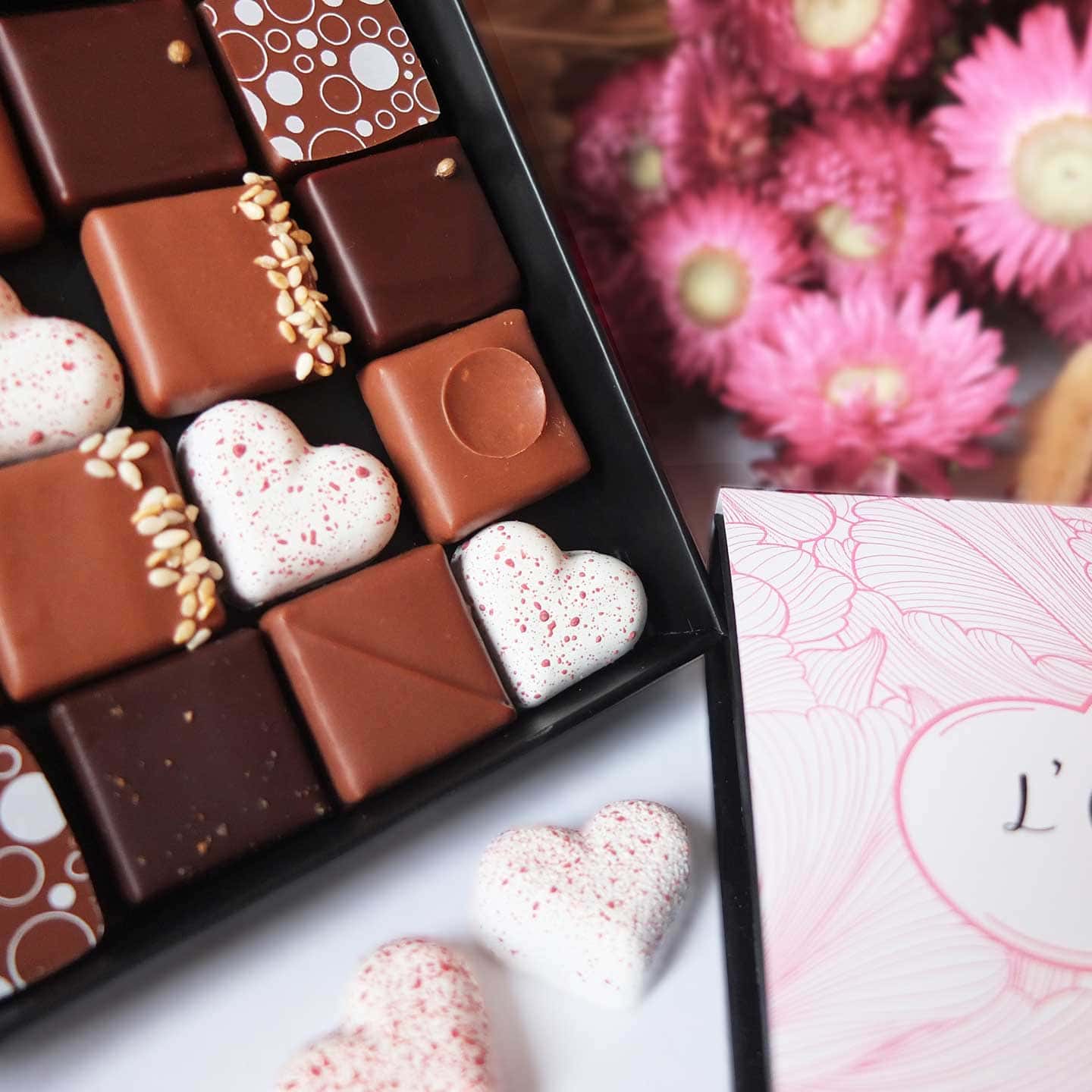 Assortiment Chocolats Noir et Lait Saint Valentin 80g - 16 pièces L'Attrape Coeurs