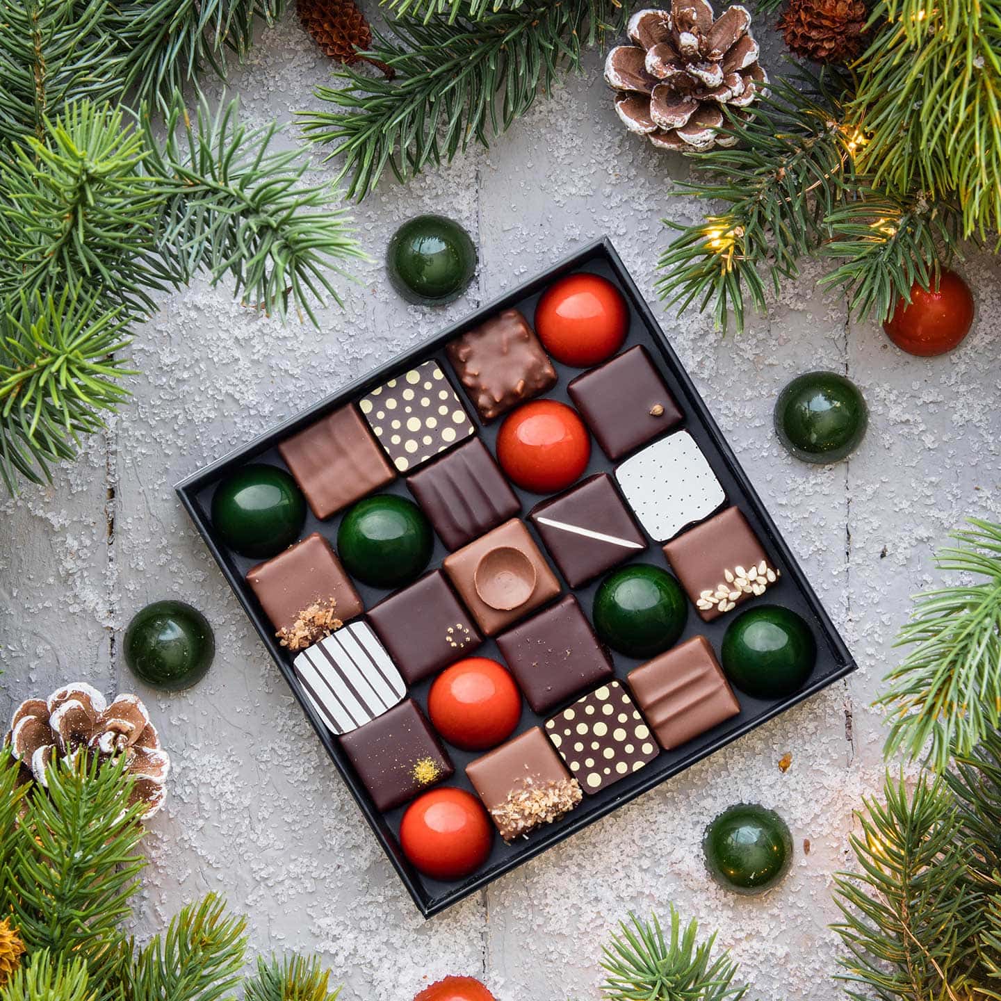 Assortiment Chocolats Noir et Lait Noël 125g - 25 pièces