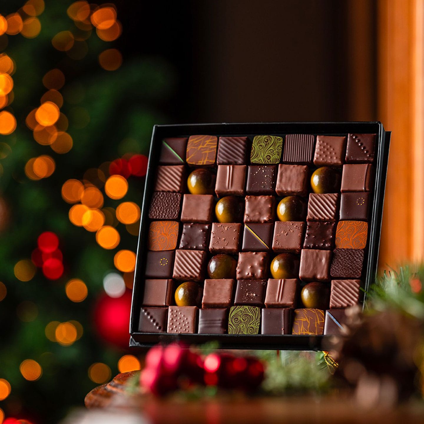 Assortiment Chocolats Noir et Lait Noël 2023 270g - 49 pièces