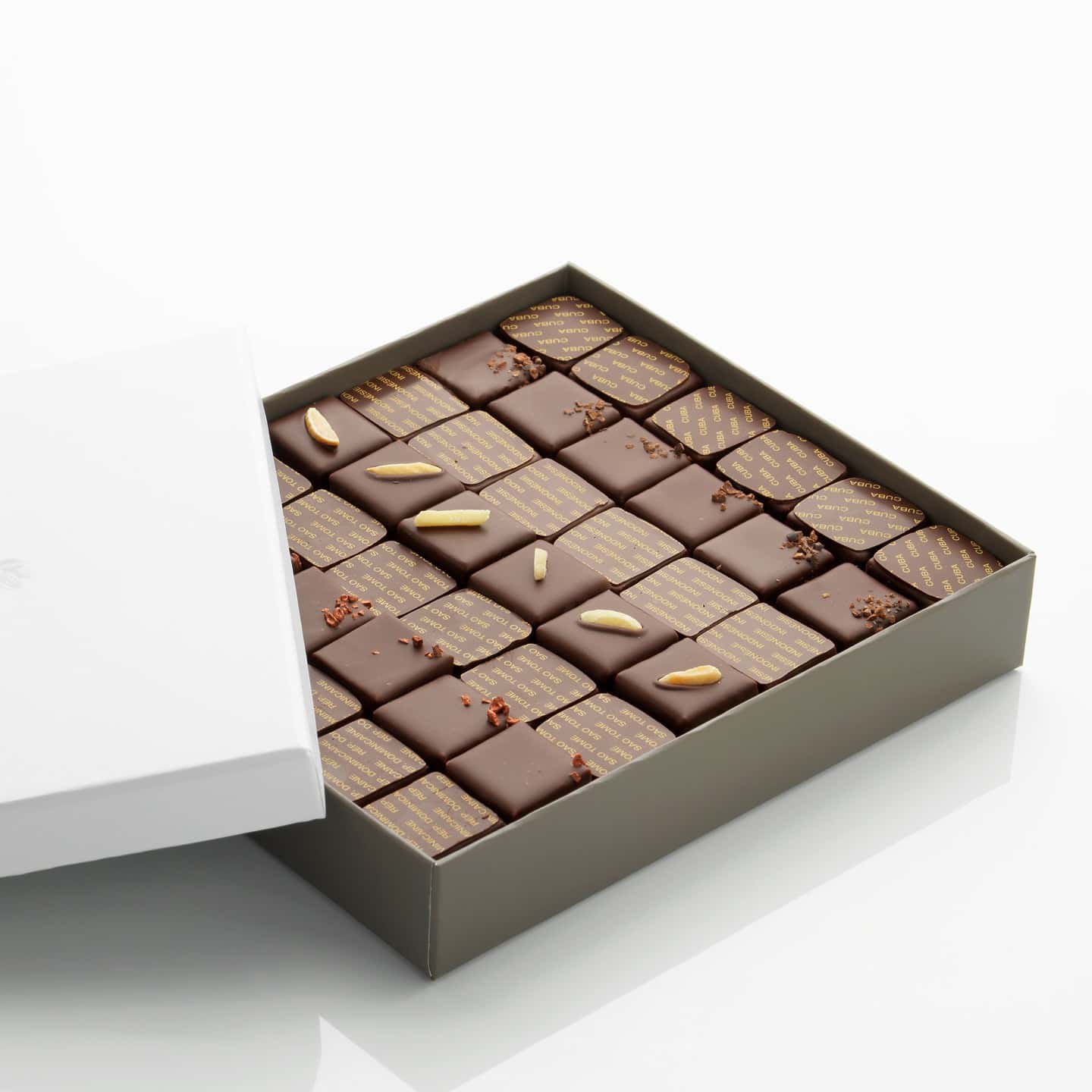 Assortiment Chocolats Noir et Lait 250g - 42 pièces