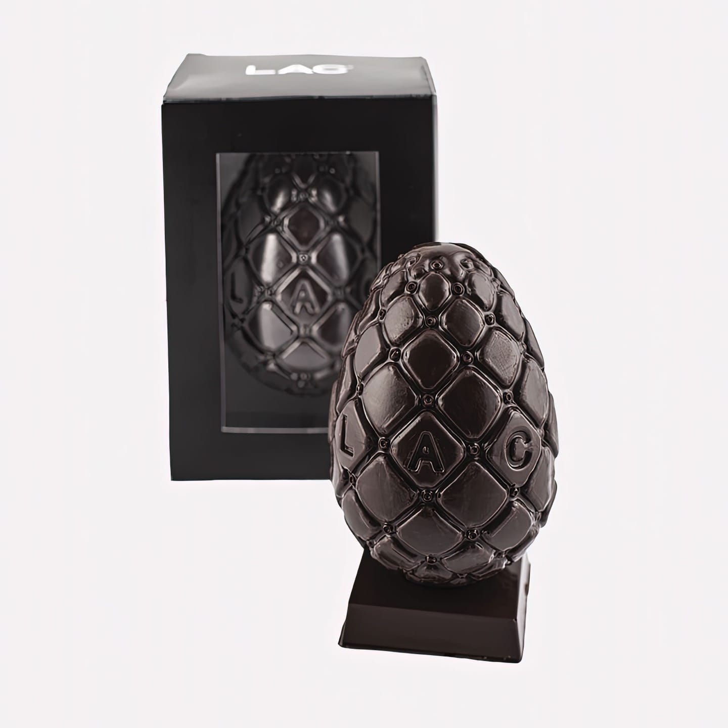 Oeuf chocolat noir 560g  14,5 cm de chocolat noir en forme de jolie œuf de  Pâques !! Ce joli cadeau savoureux est garni de petits œufs pralinés,  nougatine au chocolat noir