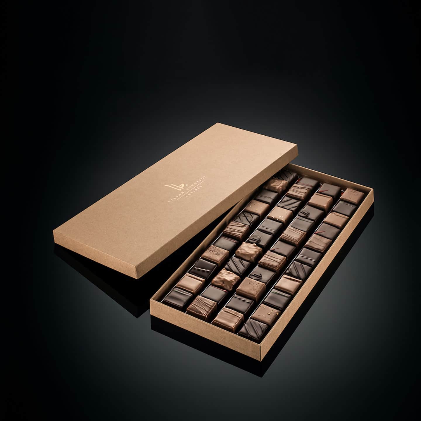 Assortiment Chocolats Noir et Lait 350g - 44 pièces