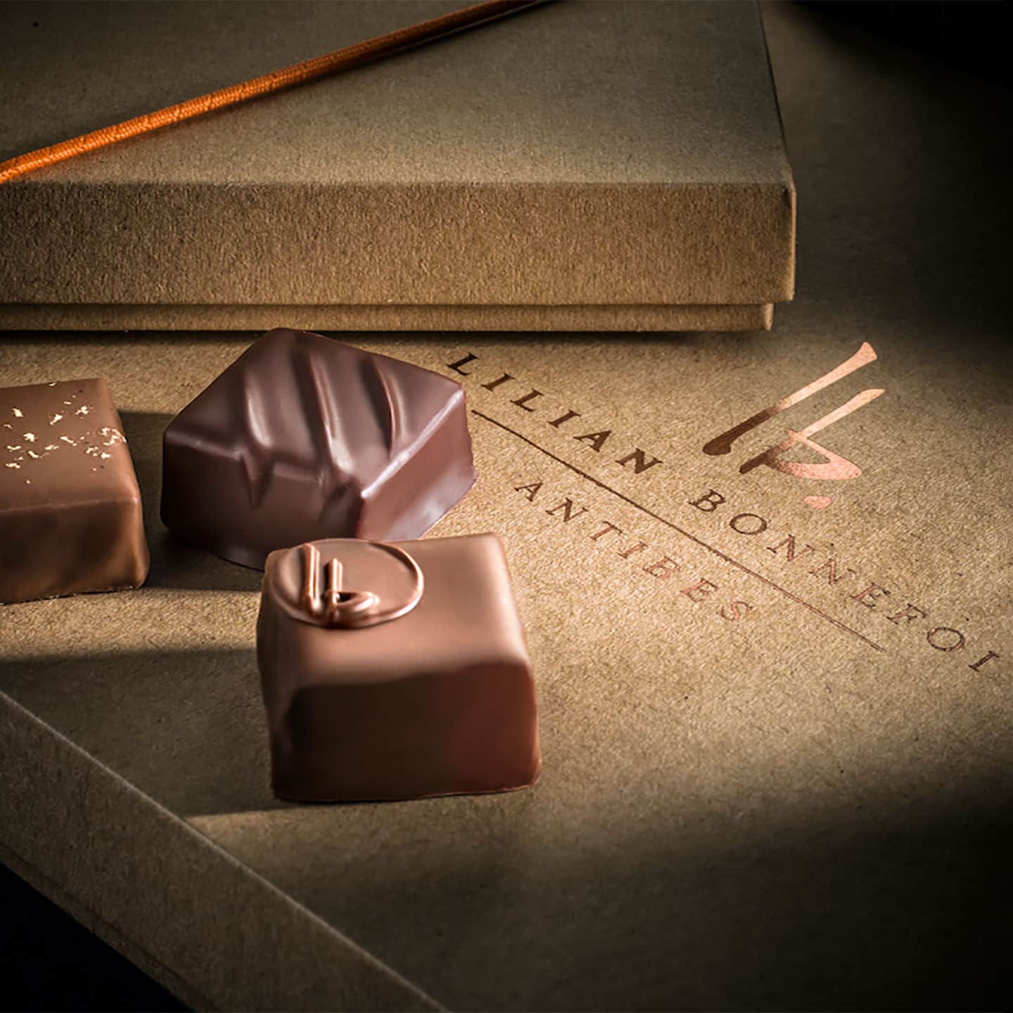 Assortiment Chocolats Noir et Lait 130g - 12 pièces