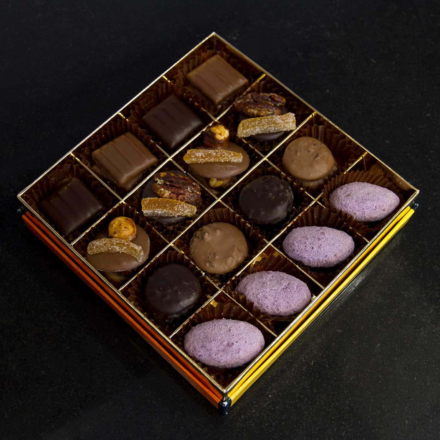 Assortiment Chocolats Noir et Lait Fête Coffret Rubicube 165g - 16 pièces