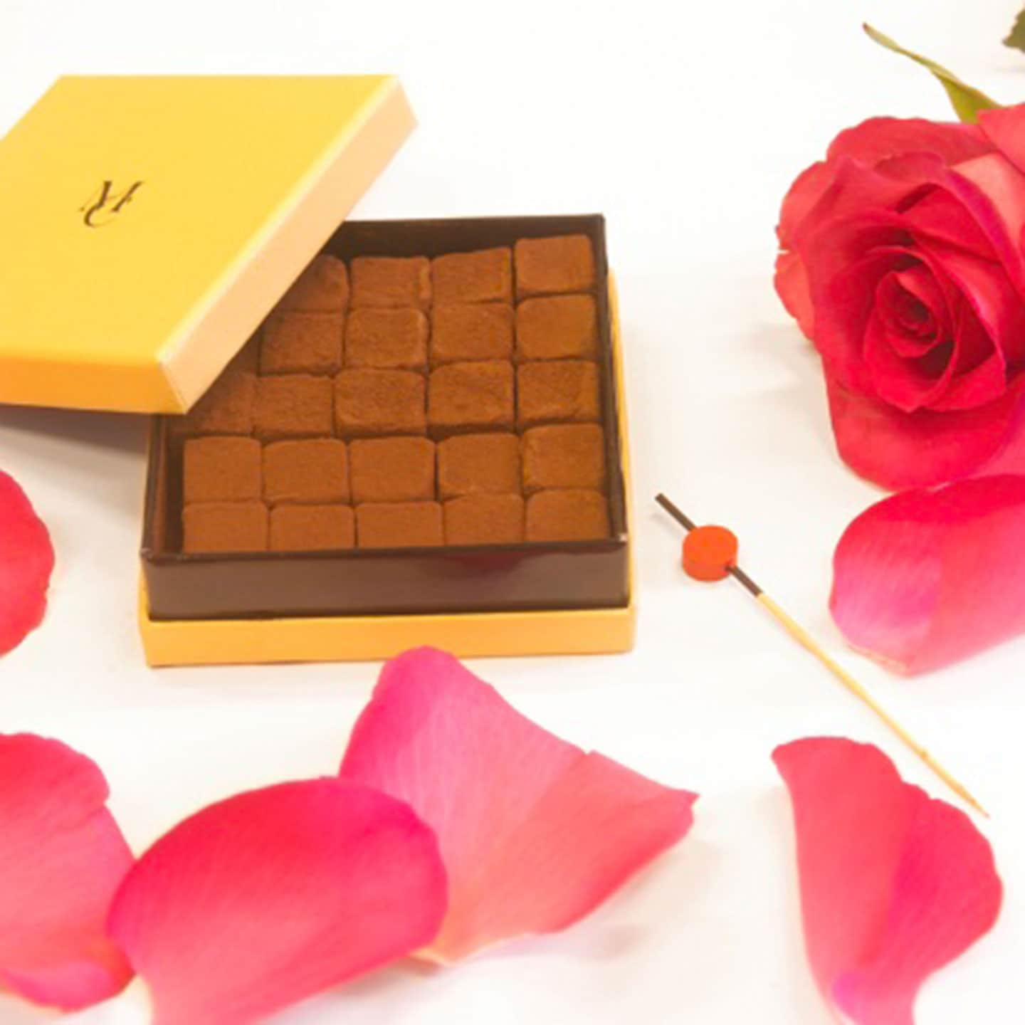 Truffes Chocolat Noir Eau de Rose St Valentin 95g - 25 pièces Pavé