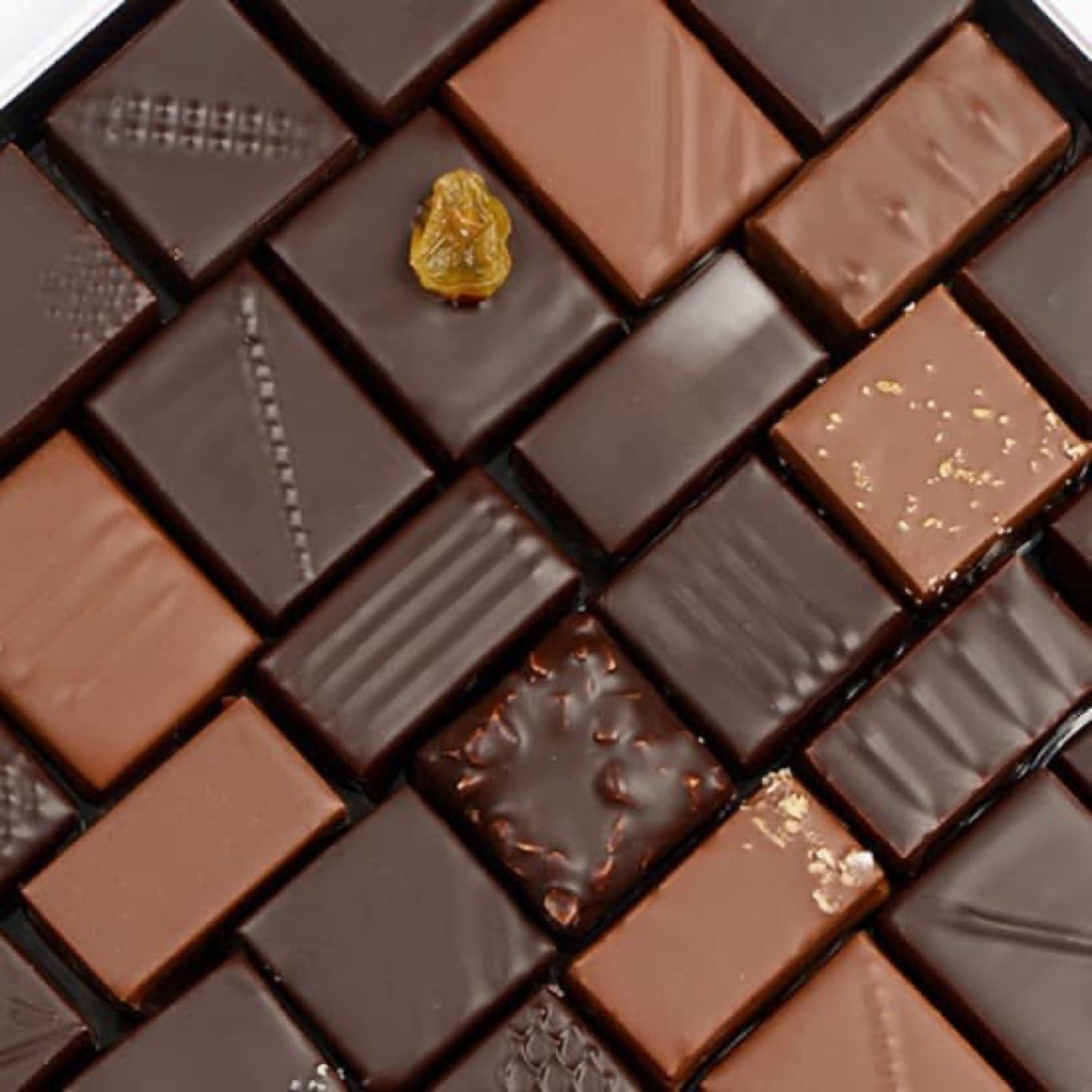 Assortiment Chocolats Noir et Lait 640g - 68 pièces