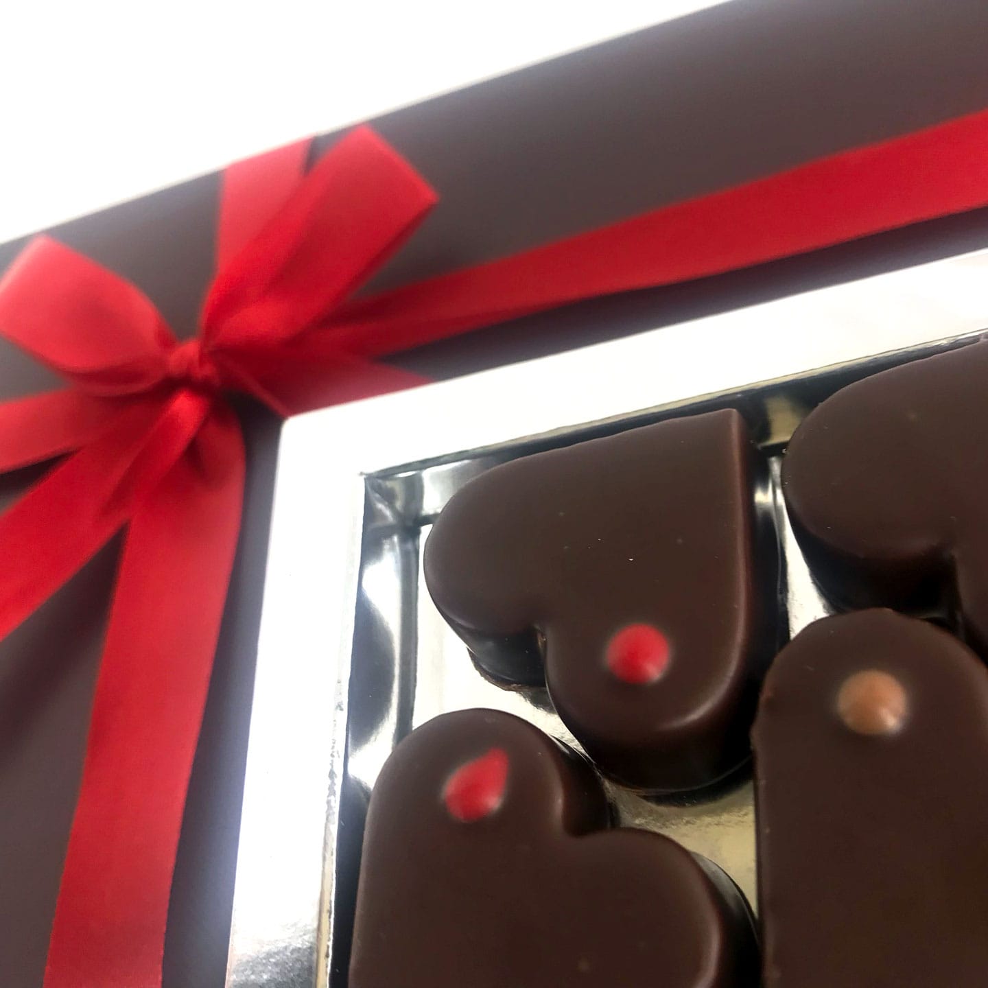 Assortiment Coeurs Chocolats Noir et Lait Saint Valentin 28 pièces