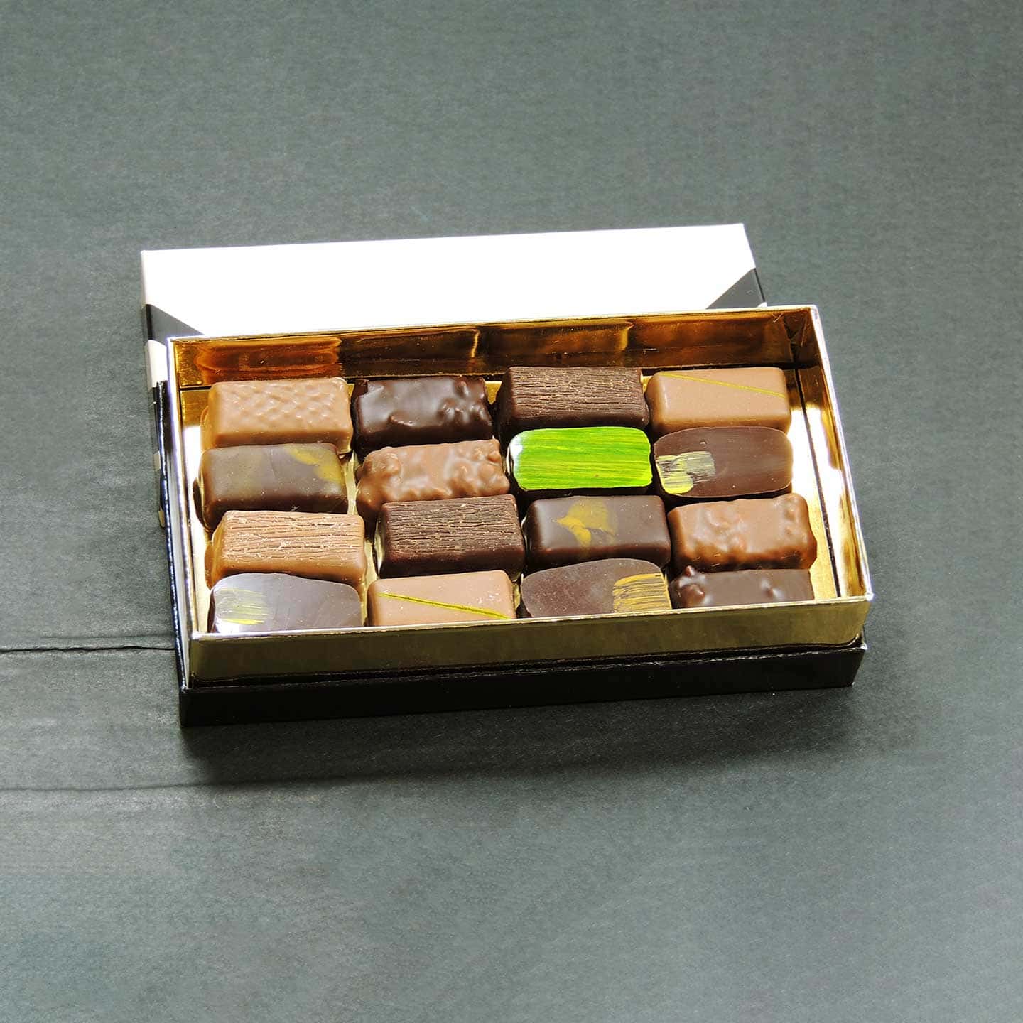 Assortiment Chocolats Pralinés Noit et Lait 220g