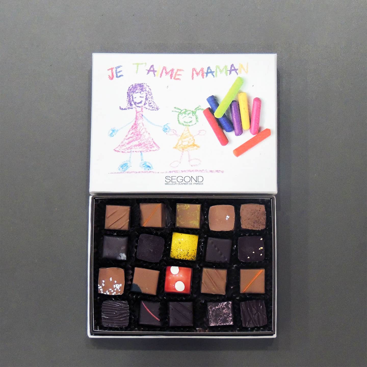 Assortiment Chocolats Ganache Noir et Lait Fête des Mères 195g - 20 pièces