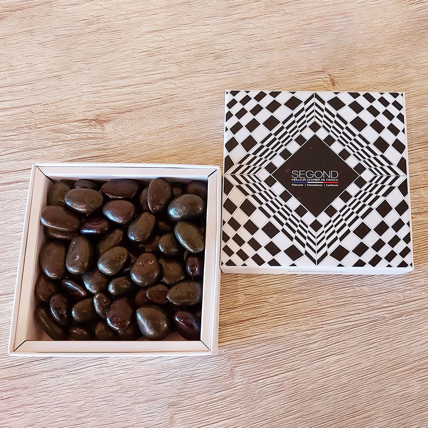 Amandes enrobées Chocolat Noir 200g