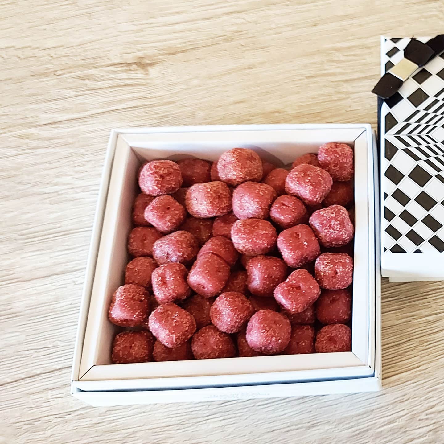 Billes Coco enrobées Chocolat Blanc Framboise 200g