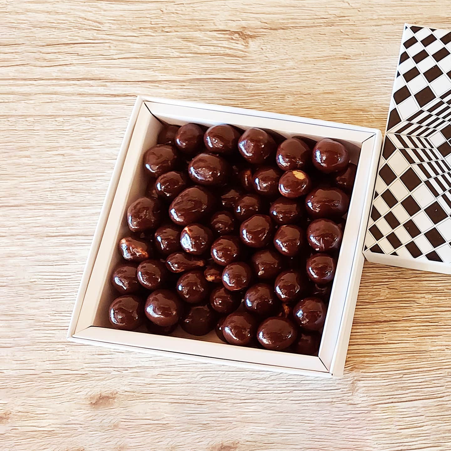 Noisettes enrobées Chocolat Noir 200g