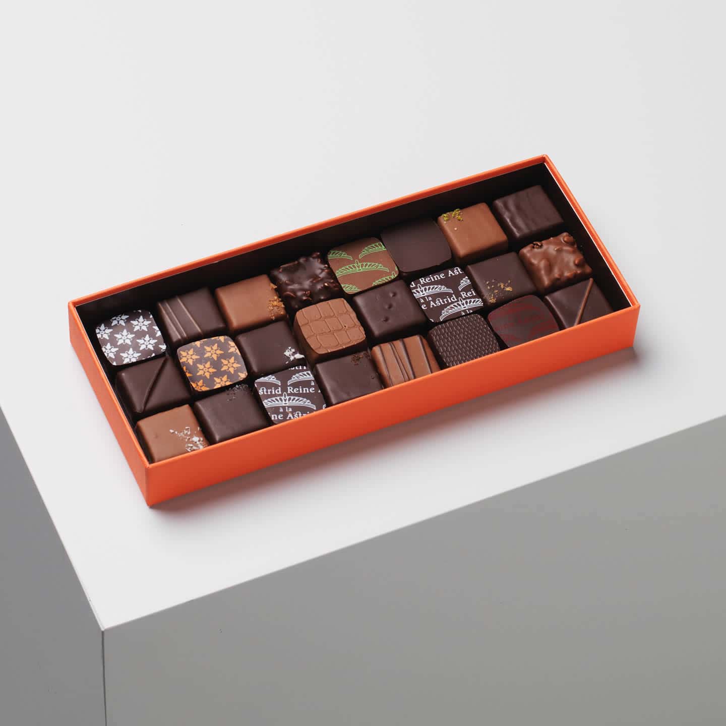 Assortiment Chocolats Noir et Lait 155g - 24 pièces