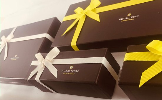 Kaufen Sie online die Schokoladen- & Köstlichkeits-Geschenke der besten Chocolatiers. Kaufen Sie online die Schokoladen- & Köstlichkeits-Geschenke der besten Chocolatiers.