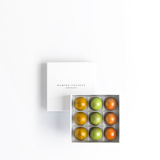 Damien Vétault Pralinen Selektion Dunkel - Halbkugeln Les Couleurs 9 Pralinen Damien Vétault Pralinen Selektion Dunkel - Halbkugeln Les Couleurs 9 Pralinen