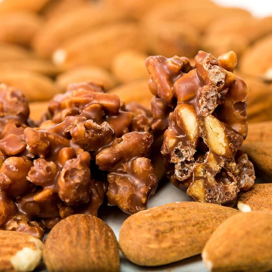 Mandeln und Puffreis mit Milchschokolade Knabbereien 80g Mandeln und Puffreis mit Milchschokolade Knabbereien 80g