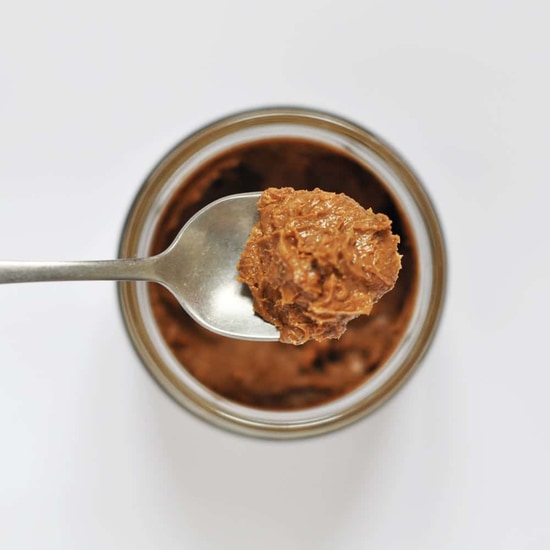 Aufstrich Milchschokolade & Haselnuss-Splitter Das Korn - Le Grain 240g Aufstrich Milchschokolade & Haselnuss-Splitter Das Korn - Le Grain 240g