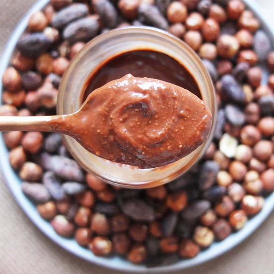 Aufstrich Dunkelschokolade & Haselnuss-Splittern Vegan Das Schwarze Korn 240g Aufstrich Dunkelschokolade & Haselnuss-Splittern Vegan Das Schwarze Korn 240g