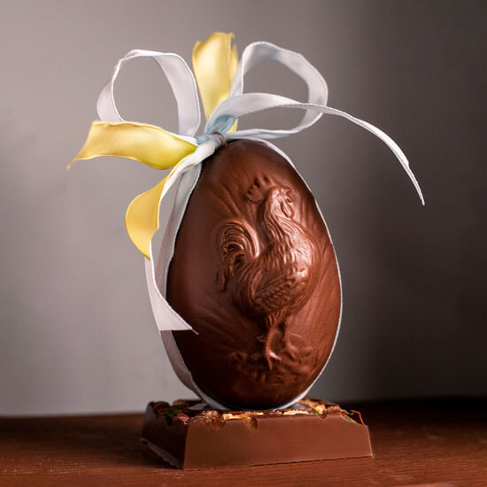 Oeuf de Pâques Chocolat Lait, Garni Chanteclerc 15cm + Coffret de Garniture